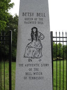 Tugu Betsy Bell, putri John Bell, yang juga sering diganggu oleh Kate, sang penyihir.