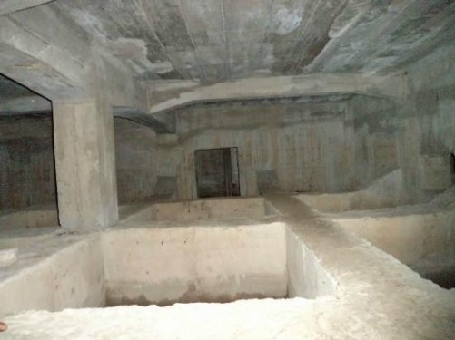 Inilah penampakan bawah tanahnya. Dengan melihat foto ini saja, apakah kalian bisa merasakan keangkerannya?