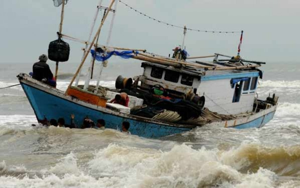 kapal-nelayan-di-laut